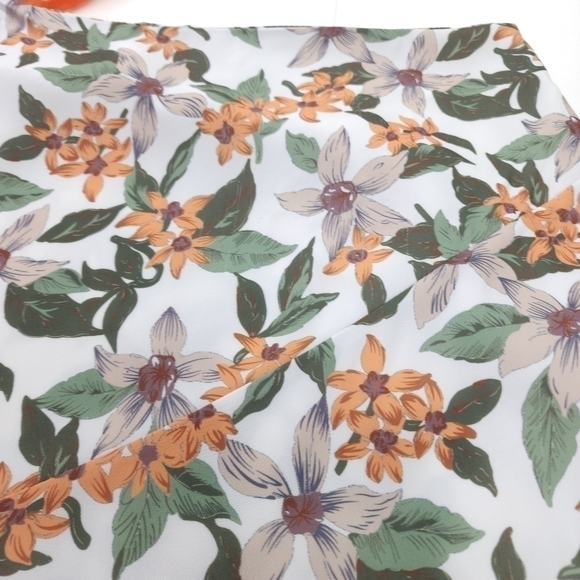 Follow Me White Peach Green Floral Asymmetric Skirt Sz M - Picture 7 of 12